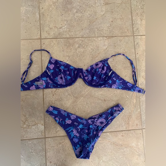 PINKCOLADA TROPEZ BIKINI TOP AND MALDIVES BIKINI BOTTOMS IN VIOLET WILD BLOOM - Picture 3 of 10